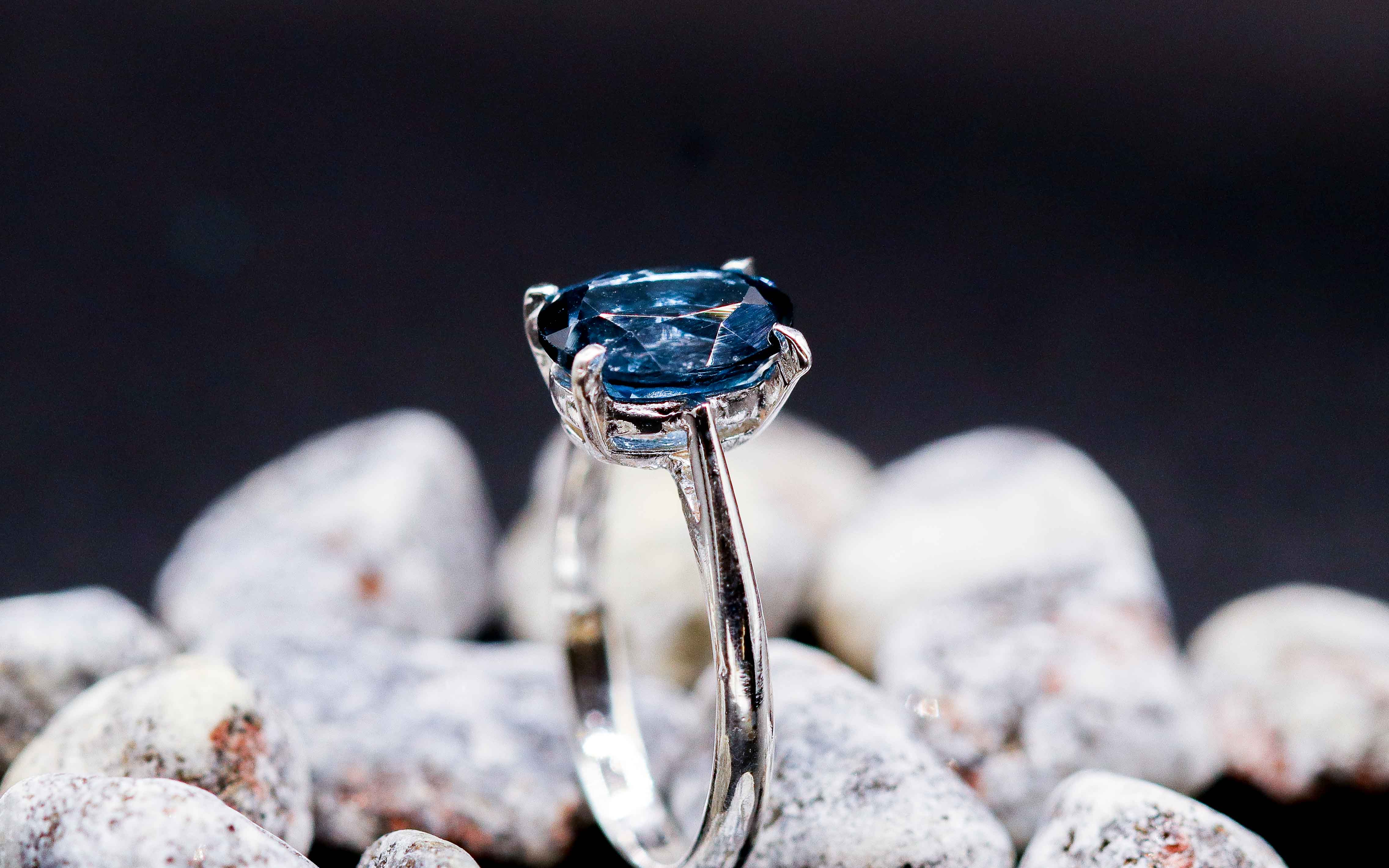Oval Plane Ring